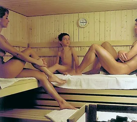 Zum Kranz Garni Otel 4*